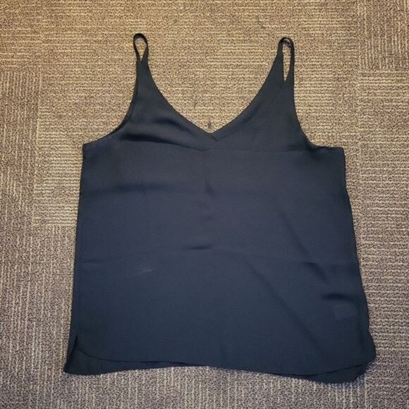 Shinestar Tops - Shinestar black spaghetti strap flowy cami top